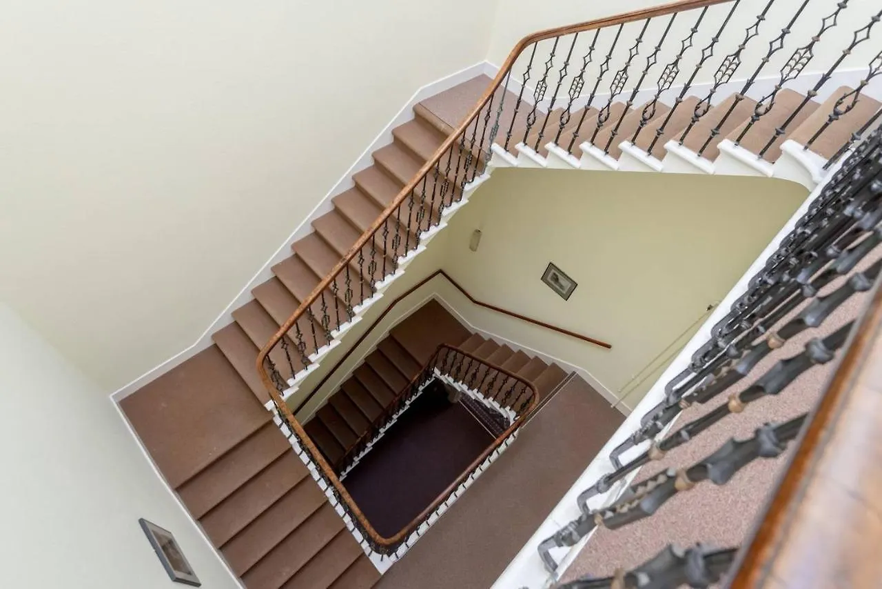 Altido Lovely 2-Bedroom Apartment With Garden Close To Old Town Edinburg
