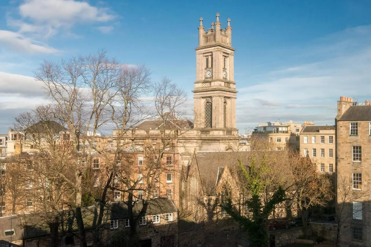 Altido Lovely 2-Bedroom Apartment With Garden Close To Old Town Edinburg