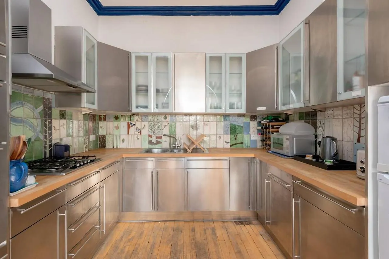 Altido Lovely 2-Bedroom Apartment With Garden Close To Old Town Edinburg
